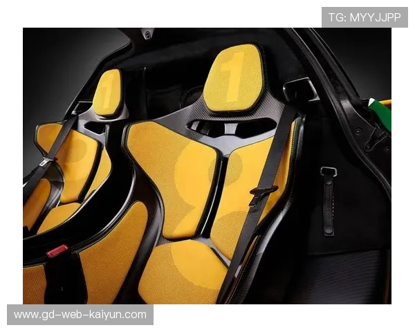 F1赛车搭载生物识别传感器，实时监测车手心率与脱水数据